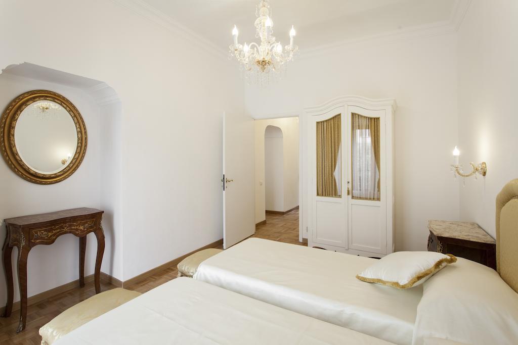 Suite Sarandrea Roma Phòng bức ảnh