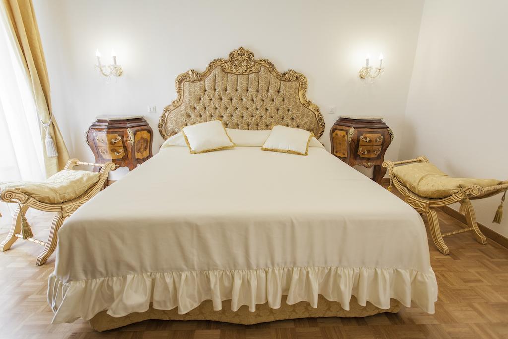 Suite Sarandrea Roma Phòng bức ảnh